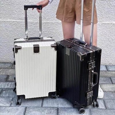 va mầu đen và trắng