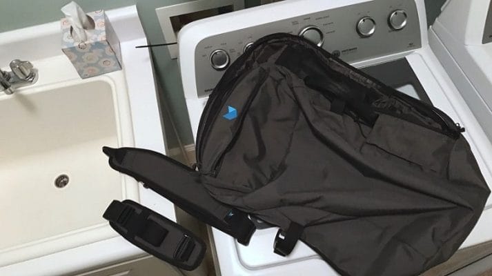 cách vệ sinh túi du lịch chống nước